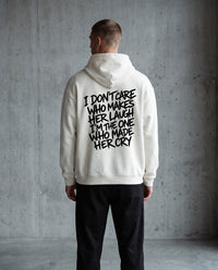 I DON'T CARE — Oversized Hoodie in Natural Raw, Rückenprint, am Model