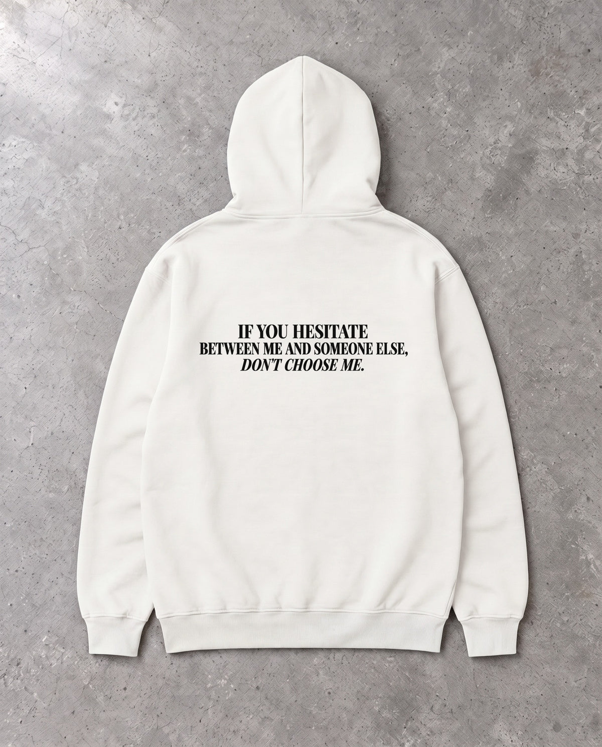 DON'T CHOOSE ME — Oversized Hoodie in White, Rückenprint, Flat-Lay