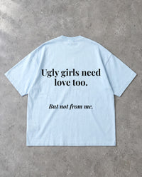 GIRLS NEED LOVE TOO — Oversized Tee in Baby Blue, Rückenprint, Flat-Lay