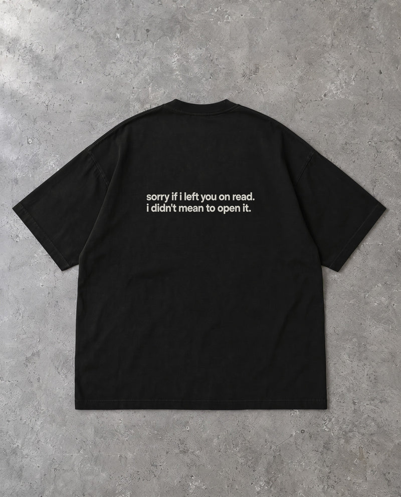 LEFT ON READ — Oversized Tee in Black, Rückenprint, Flat-Lay