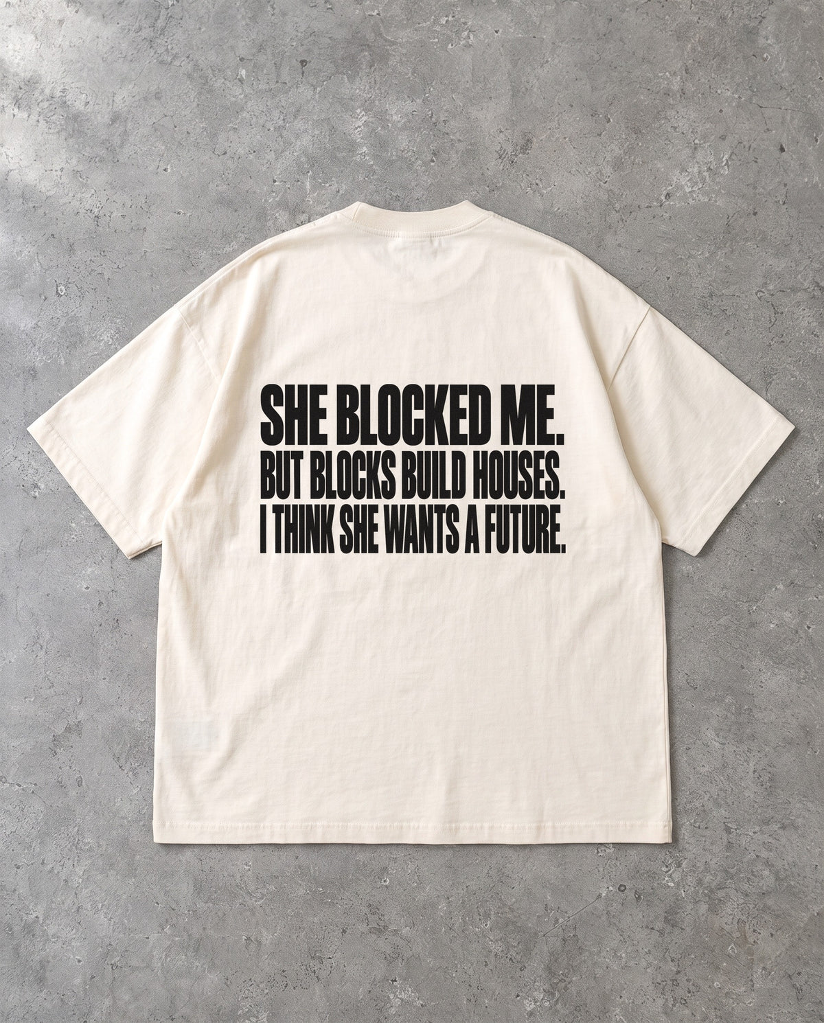 BLOCKS BUILD HOUSES — Oversized Tee in Natural Raw, Rückenprint, Flat-Lay