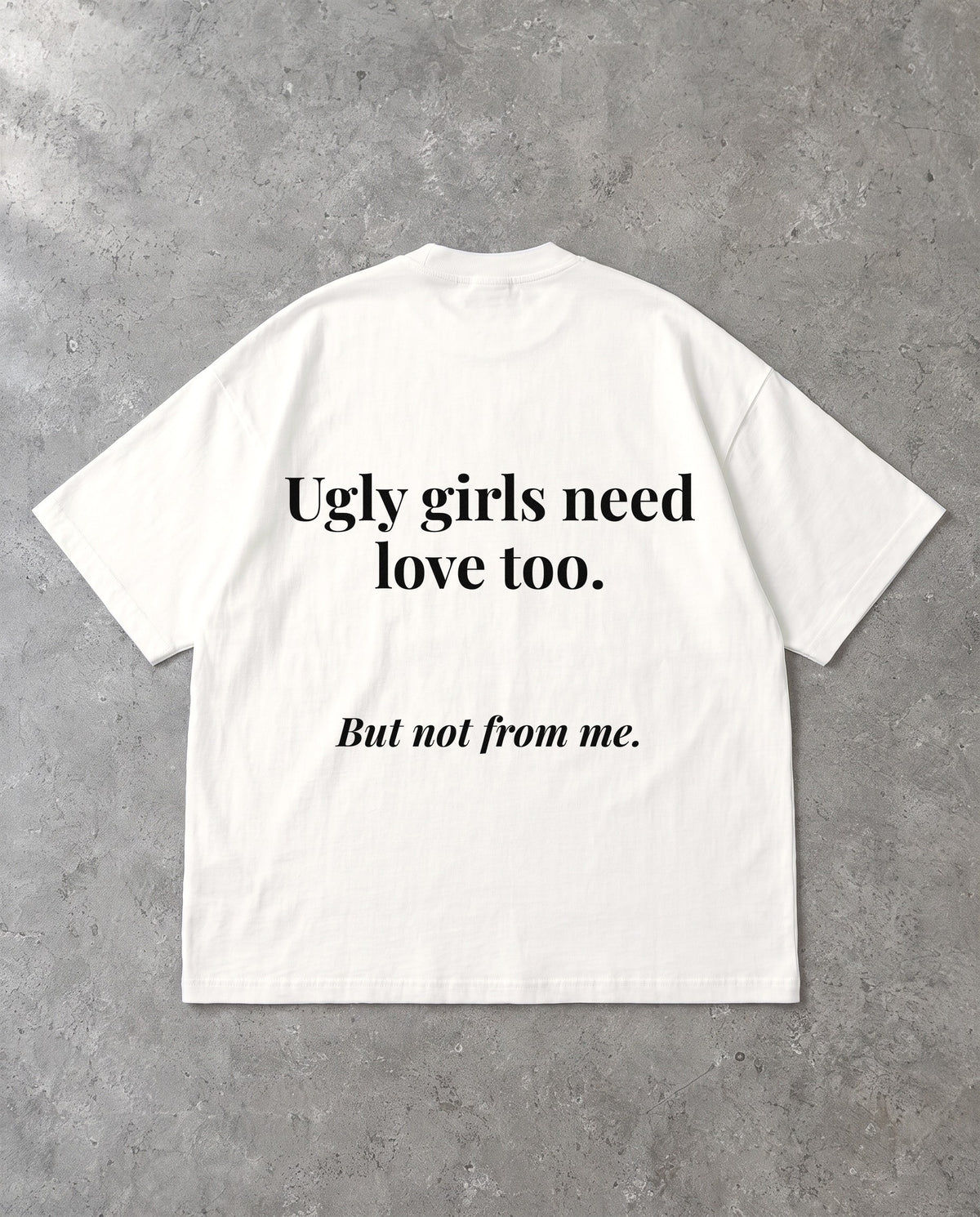 GIRLS NEED LOVE TOO — Oversized Tee in White, Rückenprint, Flat-Lay