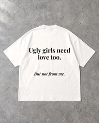 GIRLS NEED LOVE TOO — Oversized Tee in White, Rückenprint, Flat-Lay