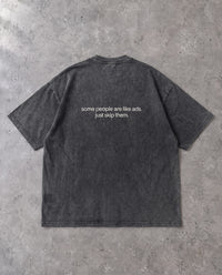 SKIP THEM — Oversized Tee in Washed Black, Rückenprint, Flat-Lay