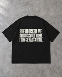 BLOCKS BUILD HOUSES — Oversized Tee in Black, Rückenprint, Flat-Lay