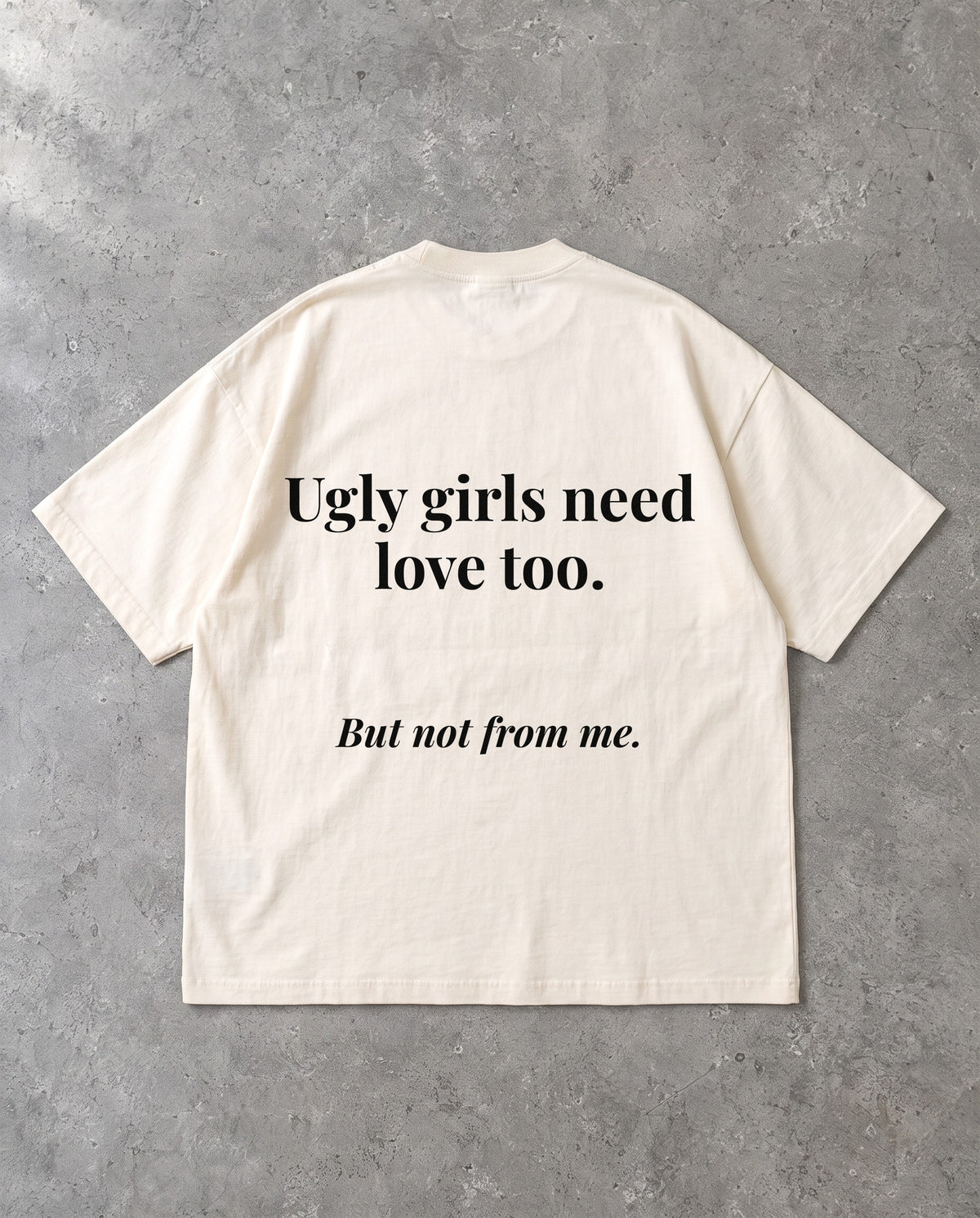 GIRLS NEED LOVE TOO — Oversized Tee in Natural Raw, Rückenprint, Flat-Lay