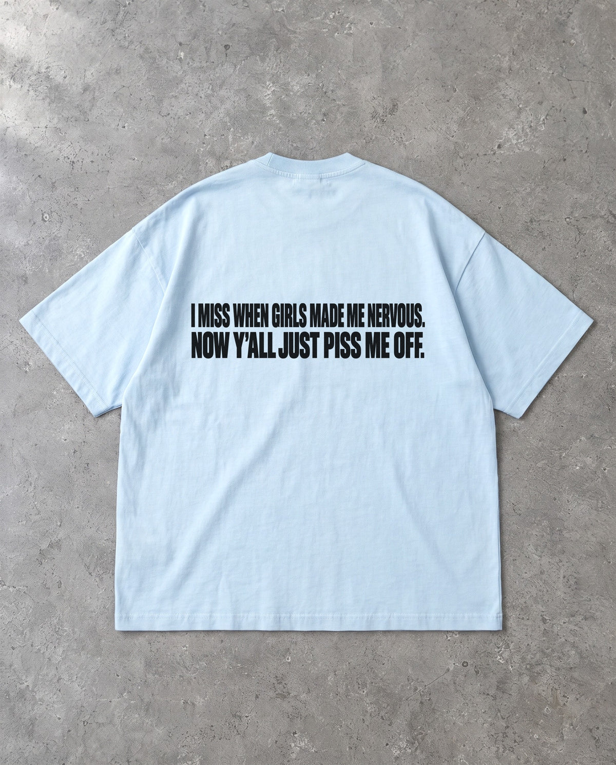 MADE ME NERVOUS — Oversized Tee in Baby Blue, Rückenprint, Flat-Lay