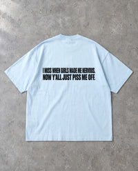 MADE ME NERVOUS — Oversized Tee in Baby Blue, Rückenprint, Flat-Lay