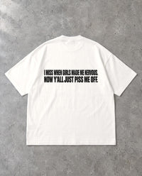 MADE ME NERVOUS — Oversized Tee in White, Rückenprint, Flat-Lay