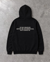 DON'T CHOOSE ME — Oversized Hoodie in Black, Rückenprint, Flat-Lay